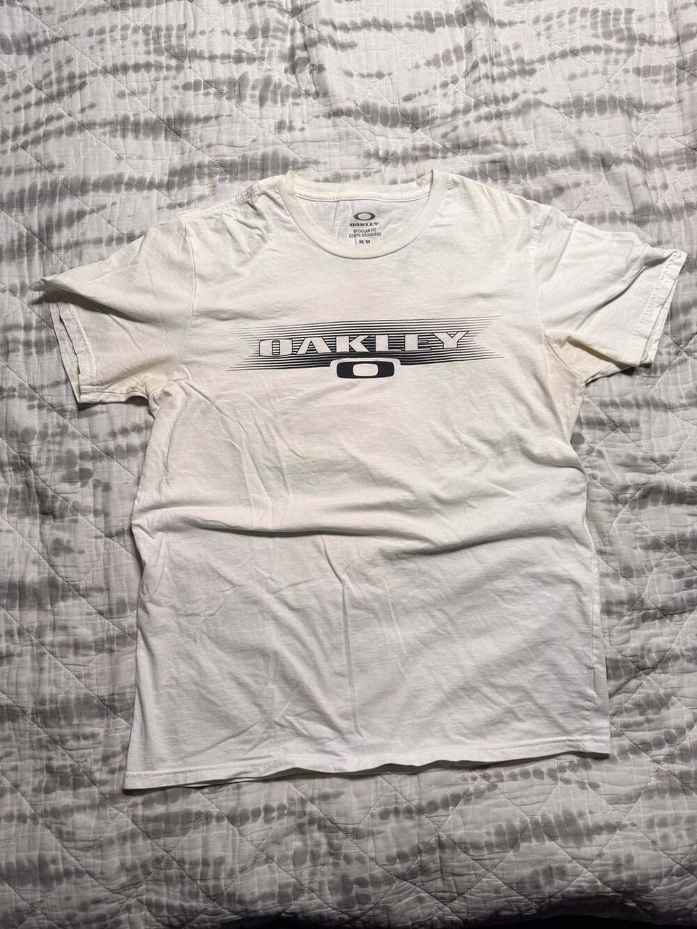Oakley Graphic T-Shirt Size Medium White Cream Logo Short Sleeve